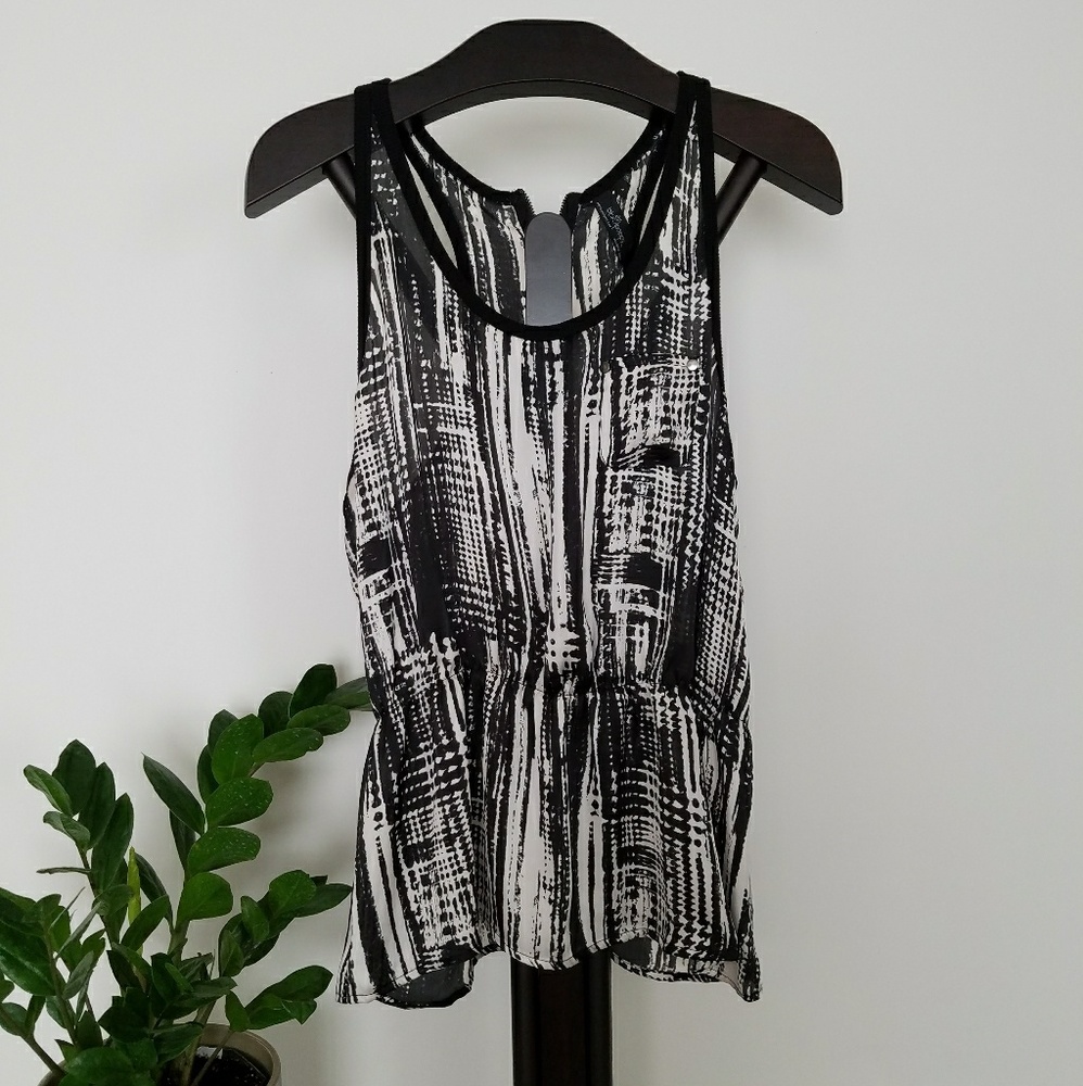 ☀️5 for $20- Black Poppy Tank Top